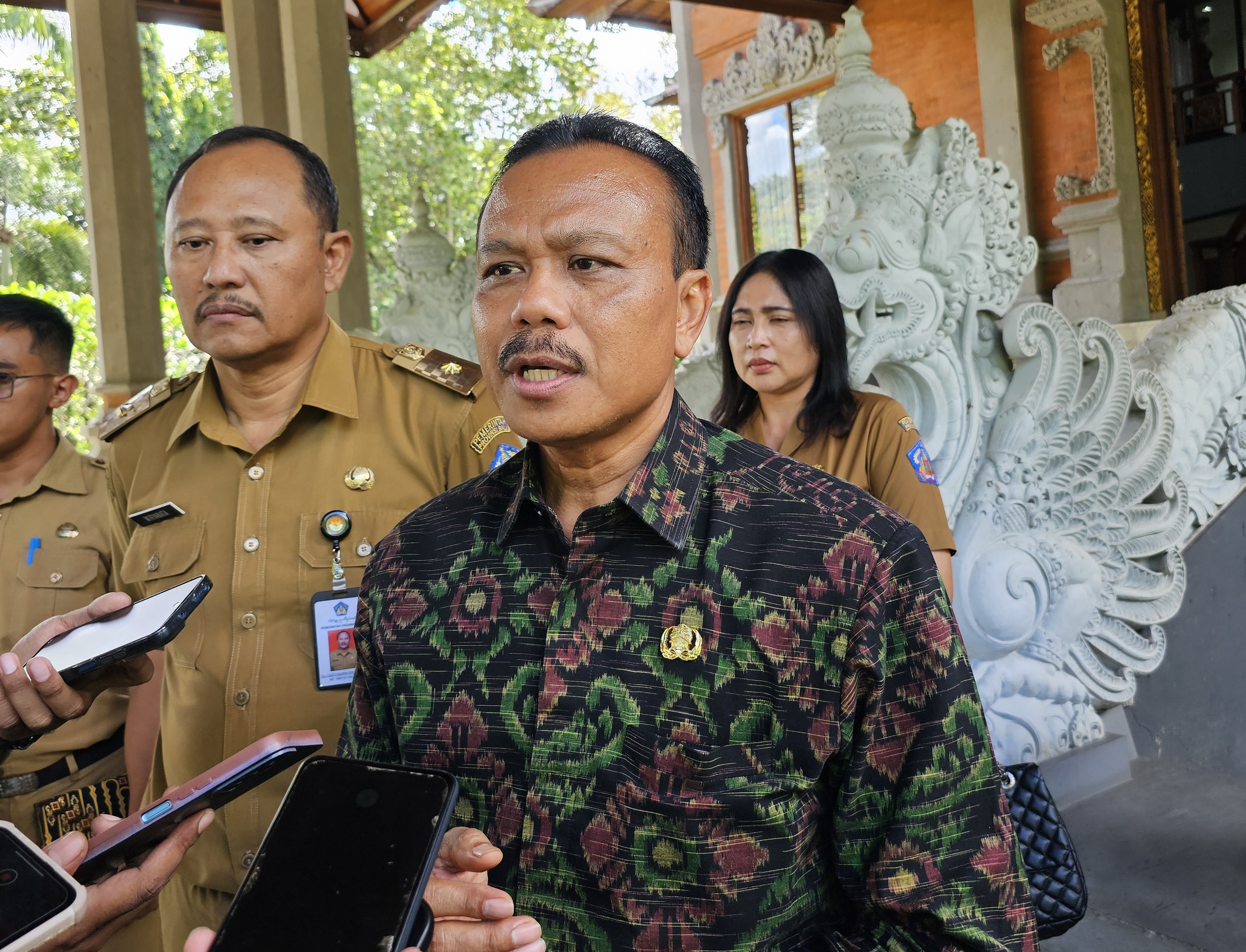 GANDENG KPK: Sekda Provinsi Bali Dewa Made Indra meminta publik tak kaitkan kasus Bendesa Adat Berawa dengan Desa Adat di Bali.