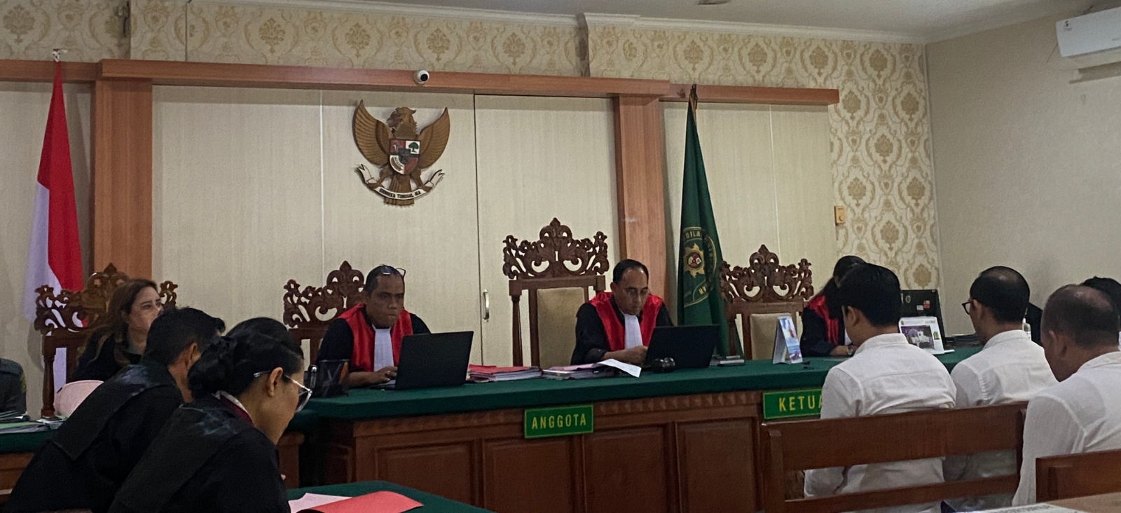 PEMBELAAN: Sidang Pledoi kasus PT DOK dengan terdakwa I Komang Tri Daya Yasa  di PN Denpasar, Rabu (8/5/2024). (Honey Dharma Putri/Radar Bali)