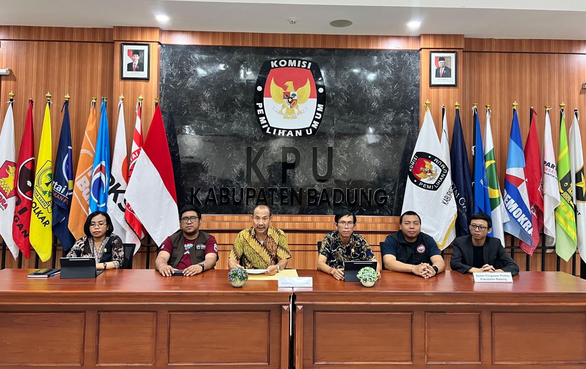 RAMPUNG: KPU Kabupaten Badung rampungkan tahapan penyerahan syarat dukungan bakal pasangan calon perseorangan dalam pemilihan Bupati dan Wakil Bupati Badung tahun 2024 pada Minggu (12/5) pukul 23.59.