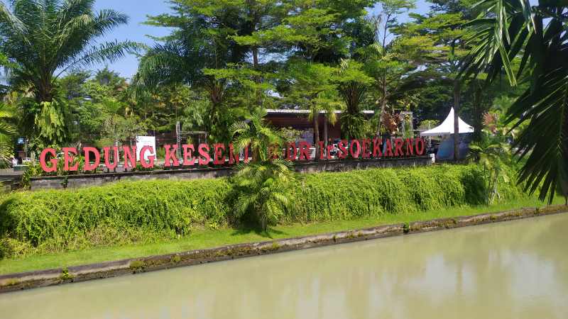 ZAMAN WINASA: Kawasan Gedung Kesenian Ir. Soekarno, yang akan direvitalisasi . (foto: m.basir/radar bali)