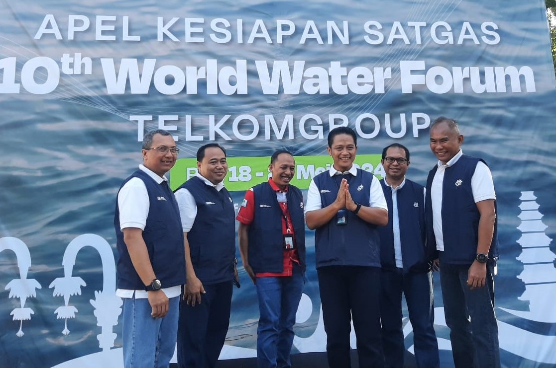 DUKUNG WWF 2024: EVP Divisi Government Service, Syaifudin (empat dari kiri) bersama petinggi Telkom Group saat Apel Kesiapan Satgas 10th World Water Forum di Bali, 18-25 Mei 2024.