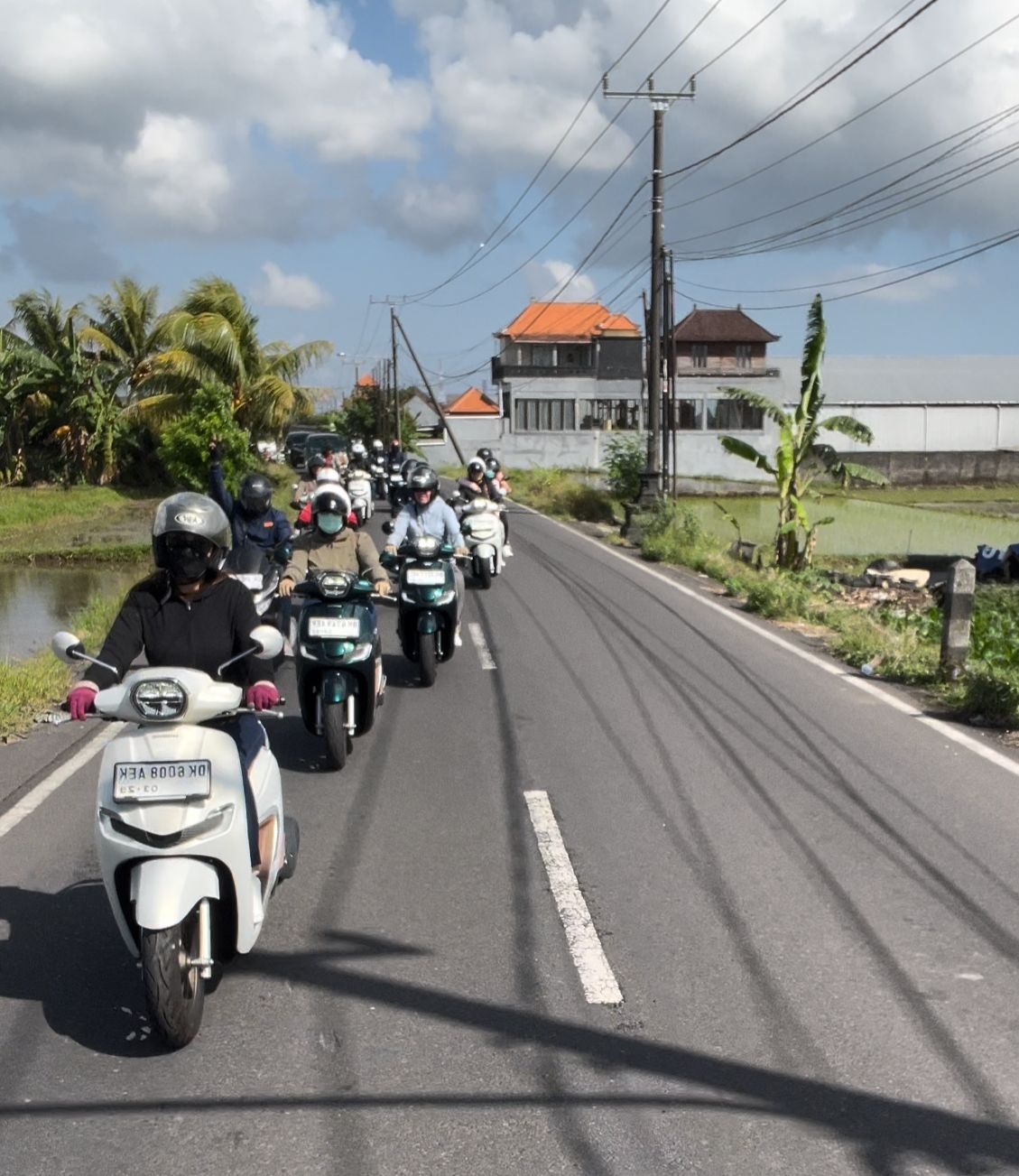 para pengendara menikmati sensasi mengendarai Honda Stylo dari Denpasar menuju Ubud, pada Minggu (19/5/2024)