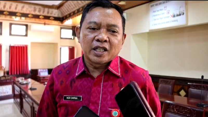 MINTA PENGAWASAN : Kepala Dinas Pendidikan Kabupaten Tabanan I Gusti Putu Ngurah Darma Utama. (juliadi/radar bali)