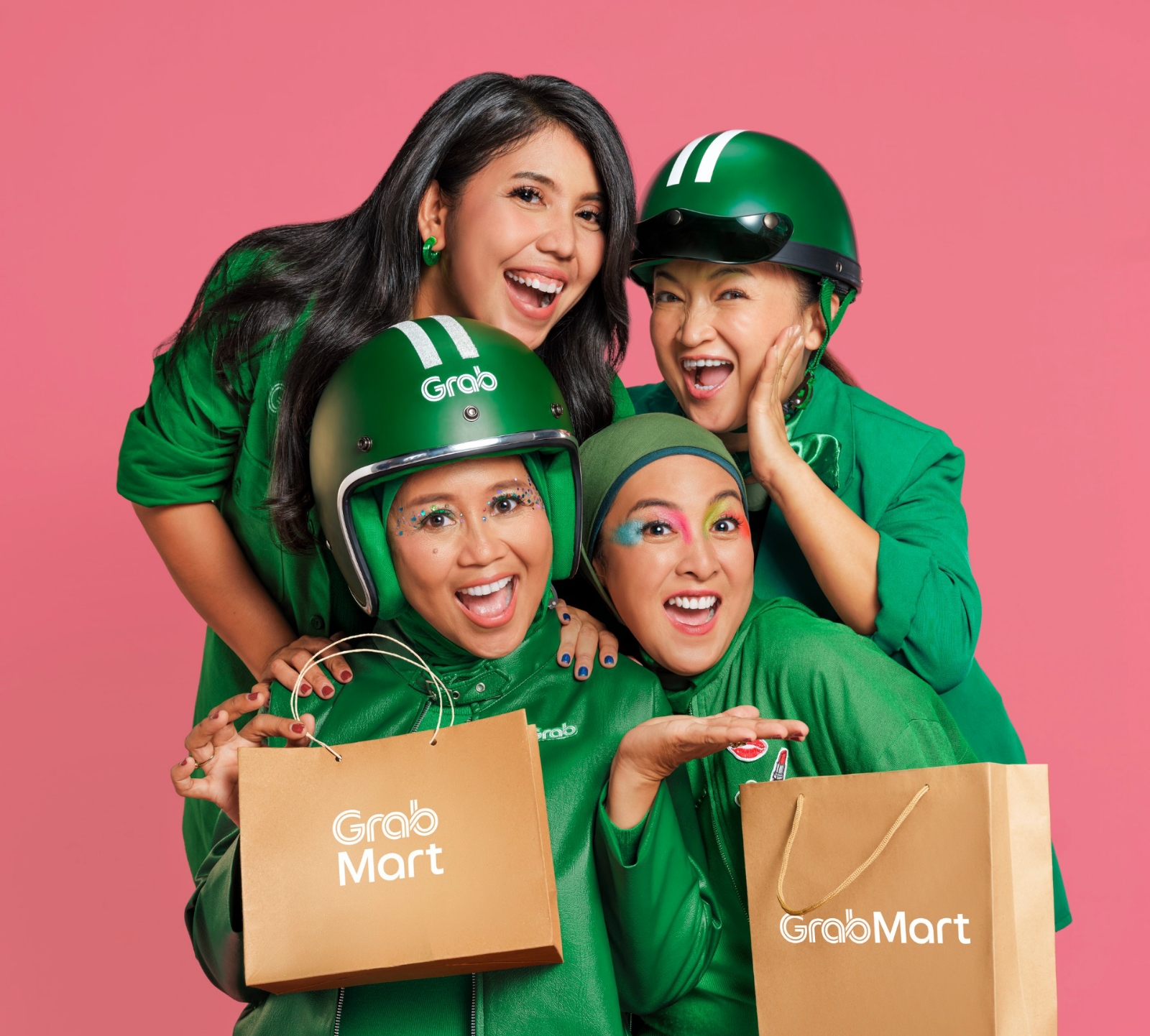 BEAUTY READY: Mitra Pengemudi Perempuan Grab yang &ldquo;didandani&rdquo; dengan menggunakan ragam produk Beauty Store di GrabMart. (Grab)
