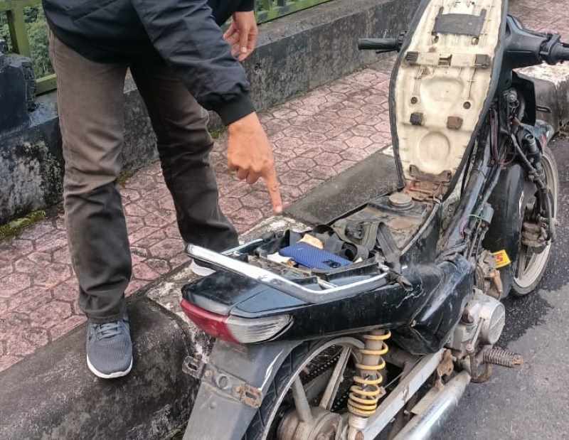 SAKSI BISU KEJADIAN : Sepeda motor mendiang. (istimewa)