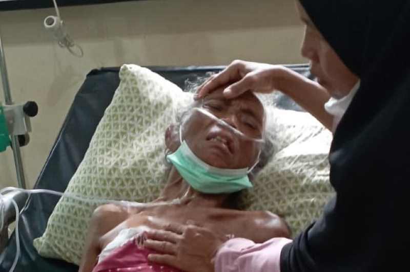 IKUT ADIK : Nenek Sarifah yang sempat dianiaya ini akhirnya ikut adiknya. (Istimewa)