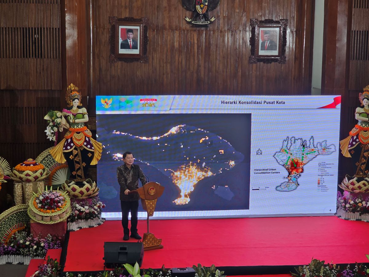 URAI KEMACETAN: Menteri Bappenas Suharso Manuafra soal investasi Bali Urban Rail and associated facilities dan di  Ruang Wiswa Sabha Utama Kantor Gubernur Bali (29/5)