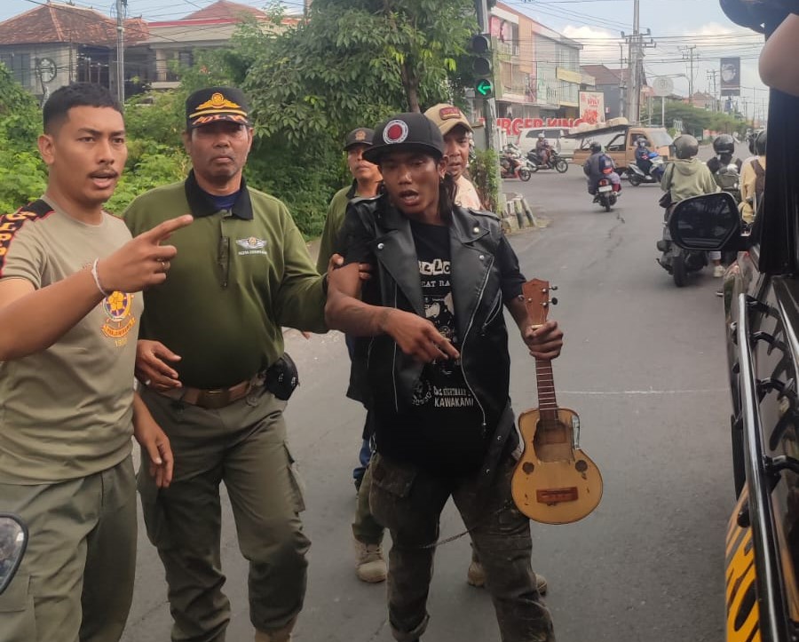 DIGARUK: Satpol PP Kota Denpasar tertibkan 13 orang yang terdiri dari pengamen, pedagang asongan, dan anak punk pada tanggal (30/5) lalu