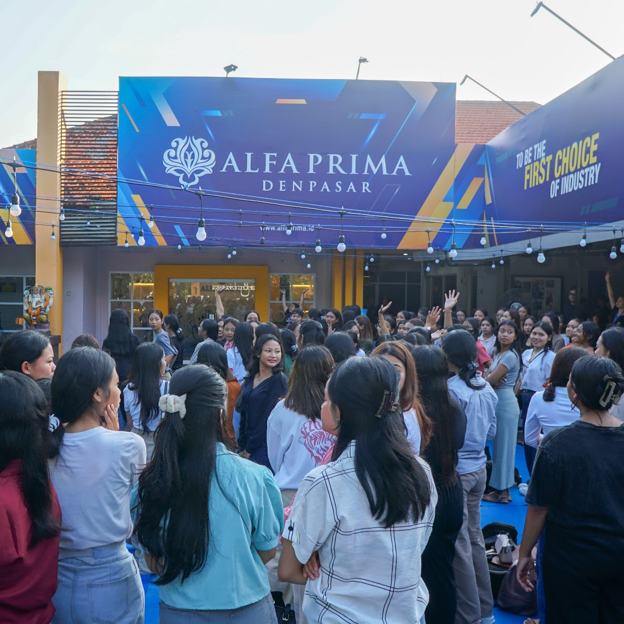 RAMAI: Ratusan lulusan SMA/SMK di Kampus Alfa Prima untuk berpartisipasi dalam Acara Open Campus sekaligus Meet & Greet bagi Mahasiswa Baru Batch 1 (31/5/2024). (Alfa Prima)