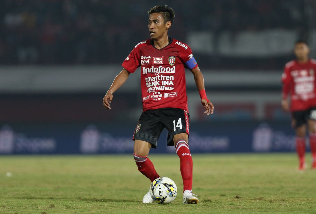 AKHIRI KONTRAK: Fadil Sausu (kanan) akhirnya harus berpisah meninggalkan tim yang di idolakannya sejak lama Bali United.