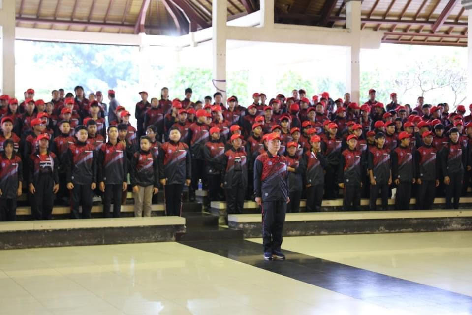 SIAP BERLAGA : Kontingen Kabupaten Klungkung resmi dilepas untuk mengikuti ajang Pekan Olahraga (Porjar) Provinsi Bali 2024 yang berlangsung di Denpasar. (Istimewa)