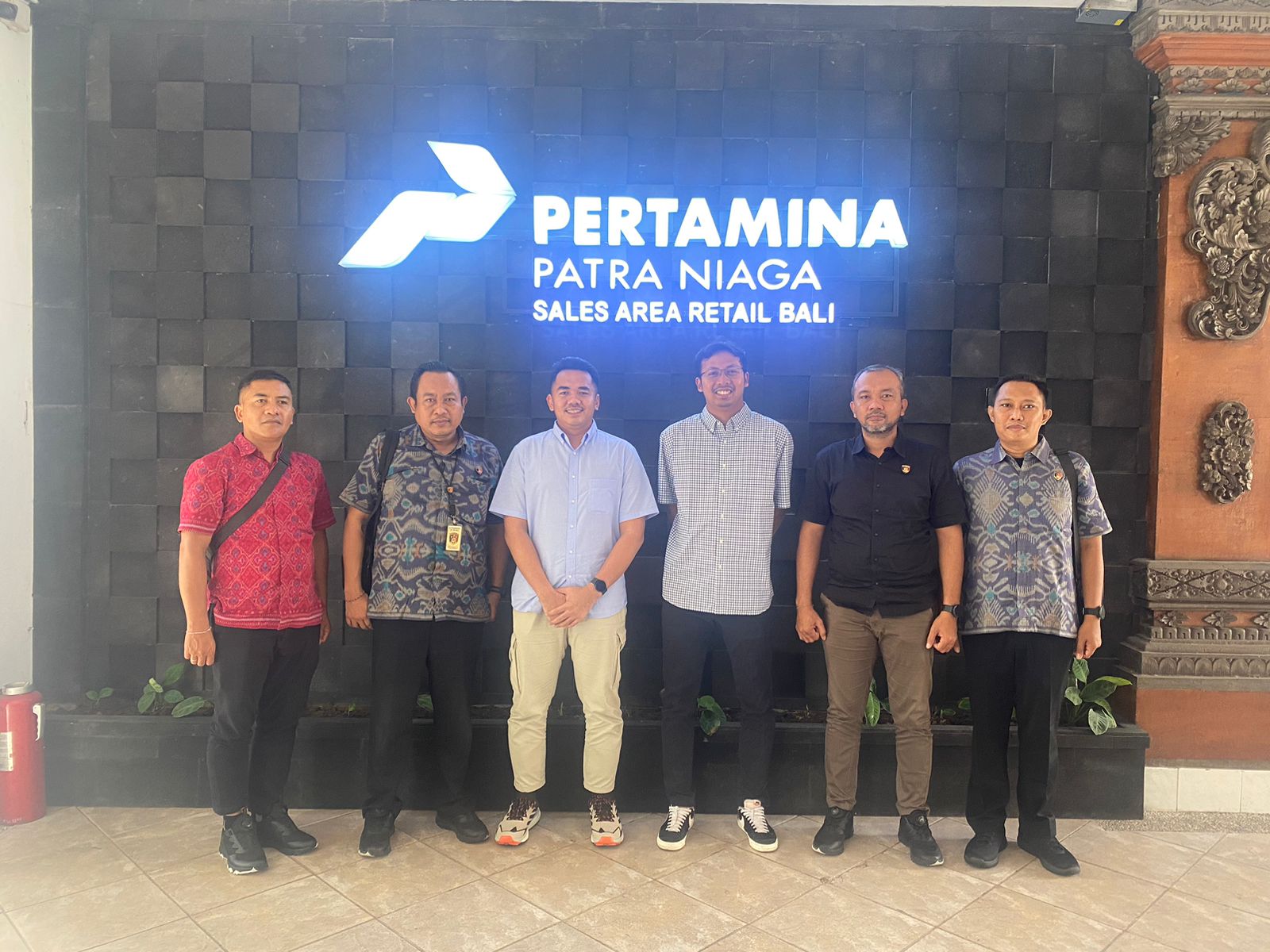 TAK ADA MASALAH: Koordinasi tim Polda Bali, Hiswana Migas  menyikapi kelangkaan dengan Pertamina.