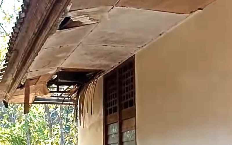 RUSAK PARAH : Kondisi kerusakan SDN 5 Pemuteran yang di atas 50 persen, mendapat perhatian khusus Dewan Buleleng.(Istimewa)