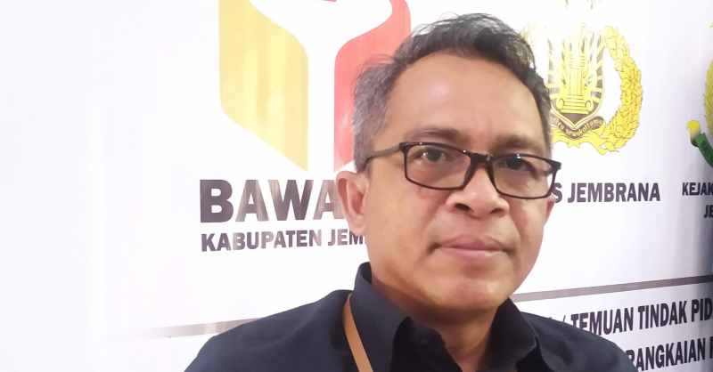 SAMPAIKAN KRITIK : Koordinator Divisi Penanganan Pelanggaran dan Penyelesaian Sengketa Bawaslu Jembrana Pande Made Ady Muliawan. (m.basir/radar bali)