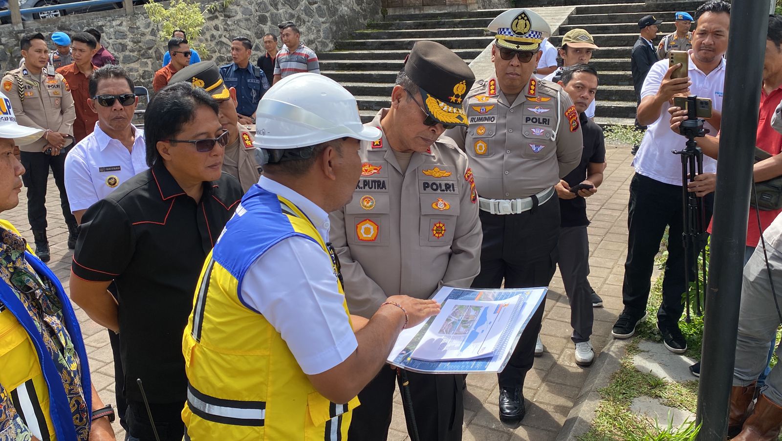 TEPIS ISU TEROR: Kapolda Bali Irjenpol Ida Bagus Kade Putra Narendra, mengunjungi proyek Bendungan Sidan, Rabu 5 Juni 2024