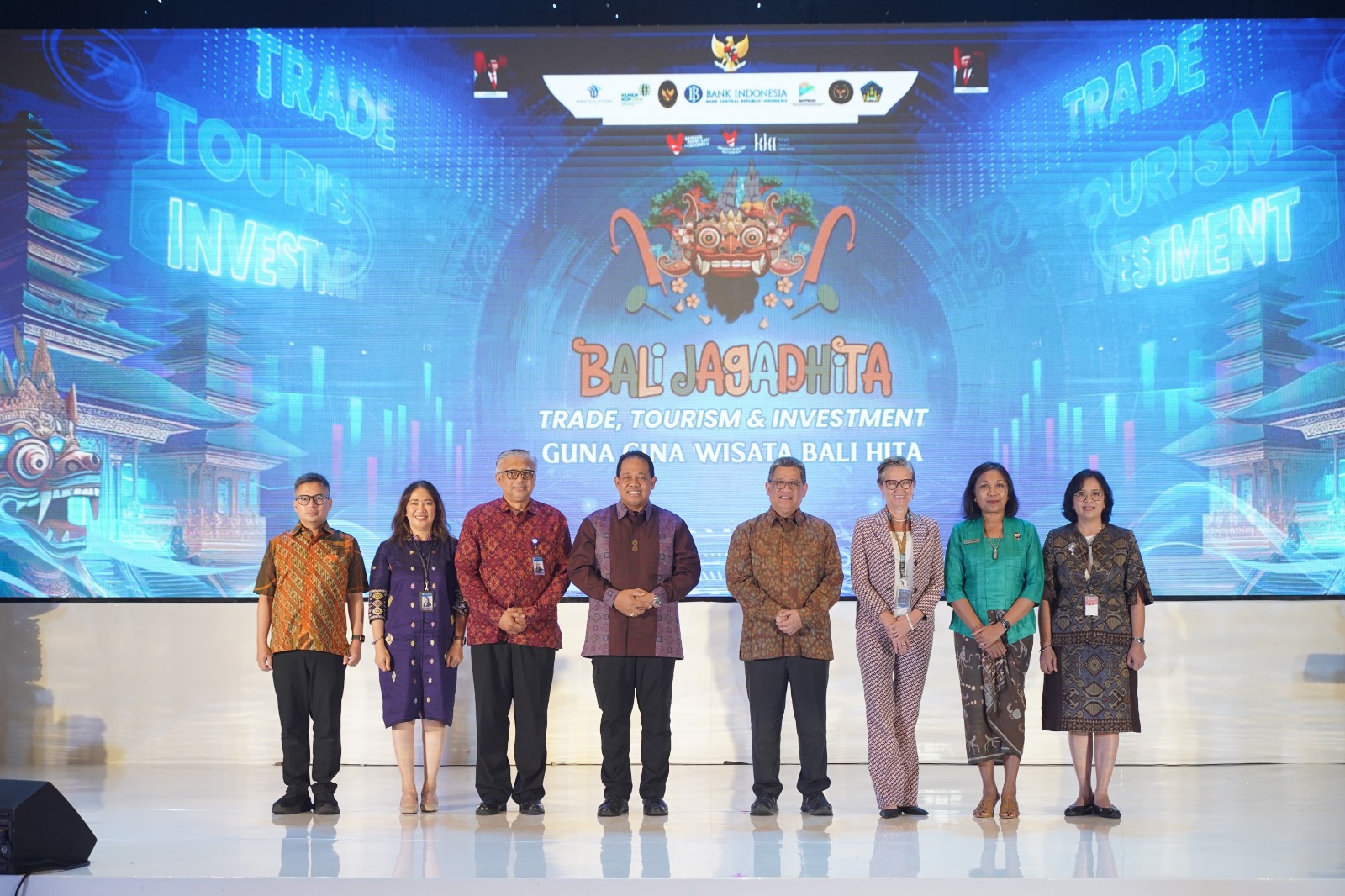 LAUNCHING: Pj Gubernur Bali Sang Made Mahendra Jaya (4 dari kiri), Deputi Gubernur BI Doni P. Joewono (4 dari kanan) & Deputi Kepala Pewakilan BI Provinsi Bali G.A. Diah Utari (kanan) (10/6/2024).
