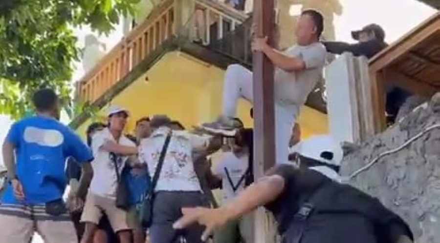 RAMAI : Turis India berulah di Nusa Penida gegara tak mau antre. (istimewa)