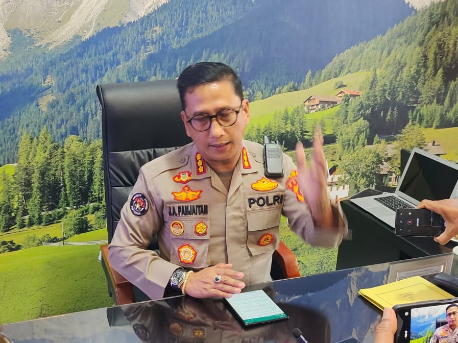 BERI KETERANGAN: Kabid Humas Polda Bali Kombes Pol  Jansen Avitus Panjaitan update insiden kebakaran gudang gas