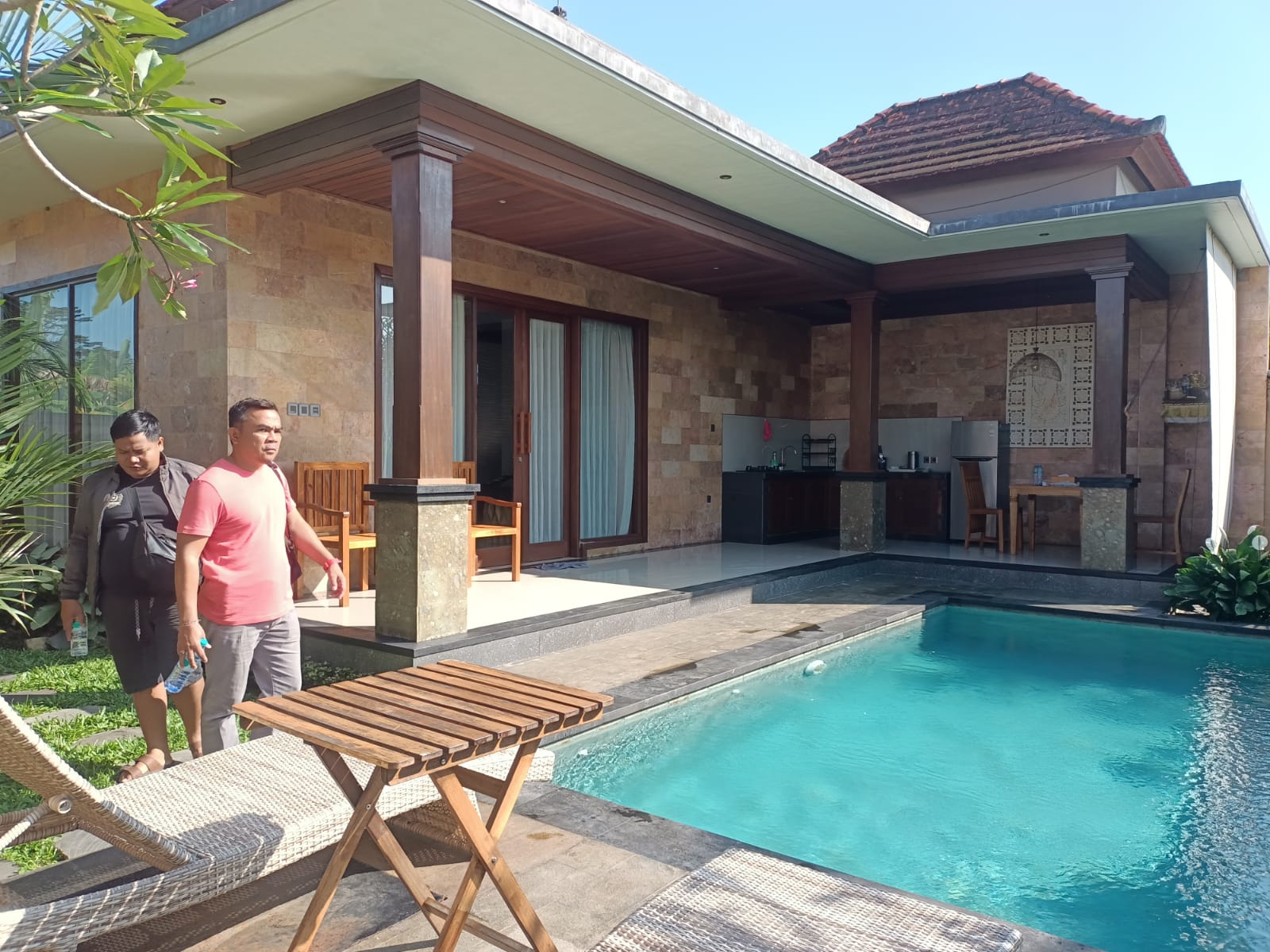 MAIN KEROYOK: Tempat Kejadian Perkara penganiayaan dan Pengeroyokan, Uma Galih Villa, Minggu (16/6/2024).