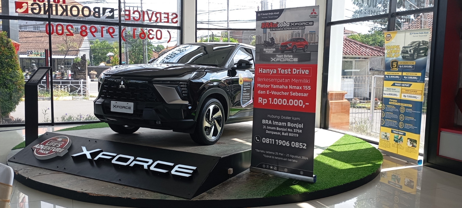 TERBAIK: Mitsubishi XFORCE mendapatkan penghargaan Best Low SUV 5-seater di ajang bergengsi OTOMOTIF Award 2024. (Rosihan Anwar/Radar Bali)