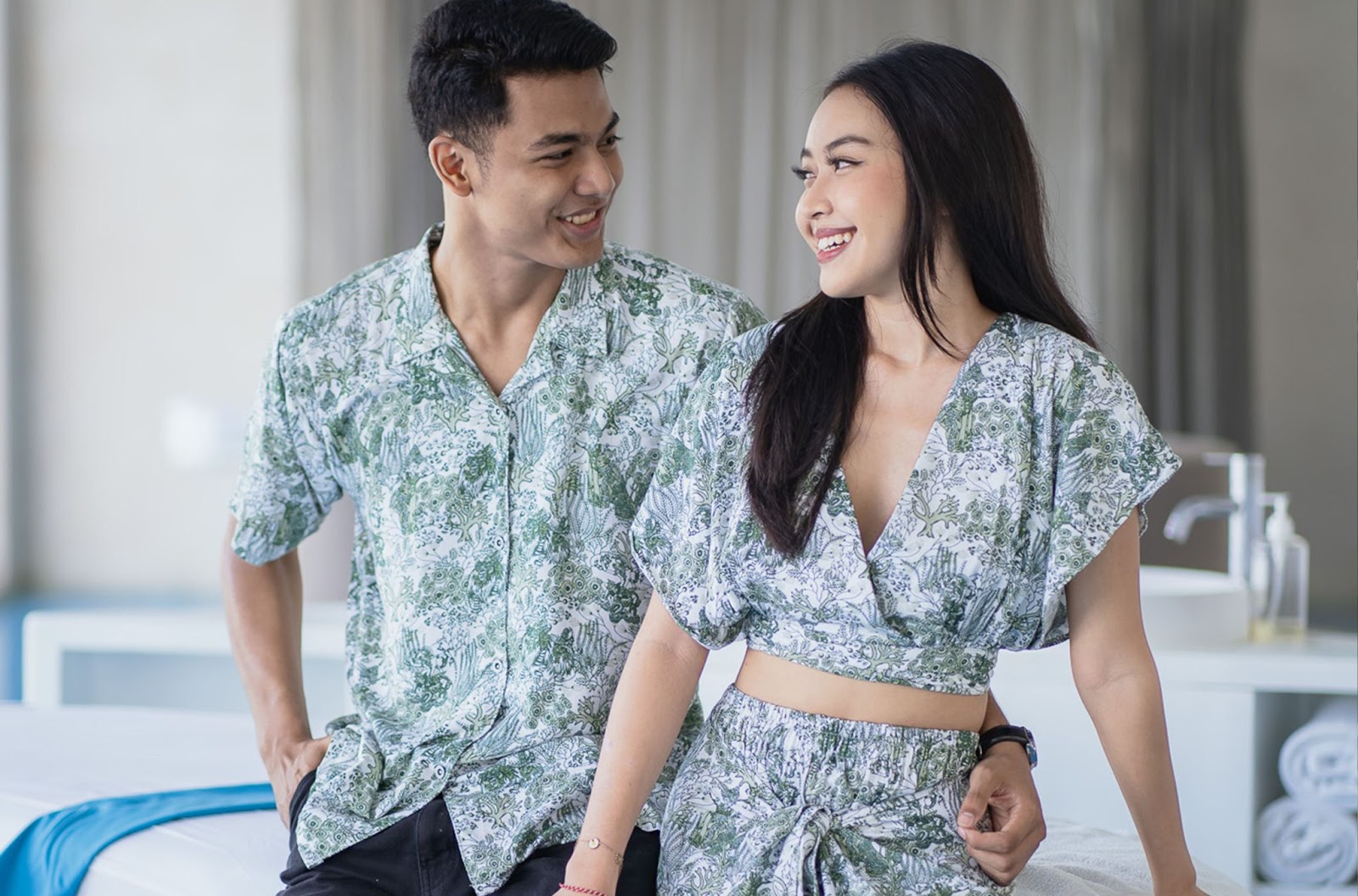 SYAHDU: Keleksi outfit Beachwear andalan The Keranjang dengan paduan yang adem.