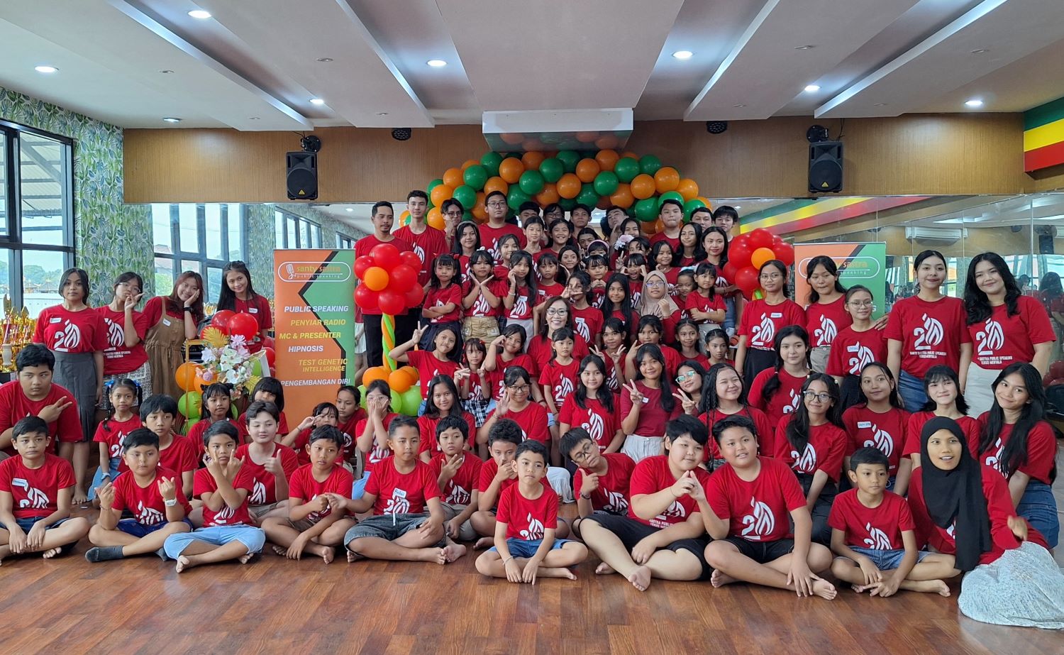 MERIAH: Perayaan HUT ke-20 Santy Public Speaking di KEME Studio, Denpasar (23/6/2024)