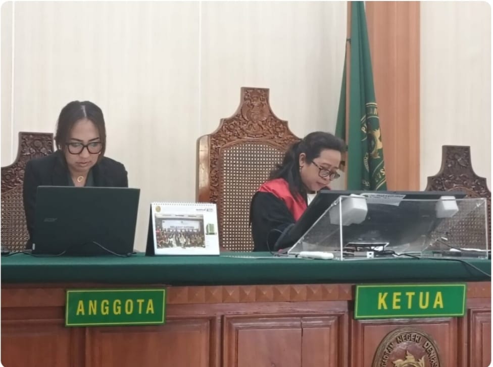 JADI SOROTAN: Hakim I Gusti Ayu Akhiryani saat memimpin persidangan belum lama ini.