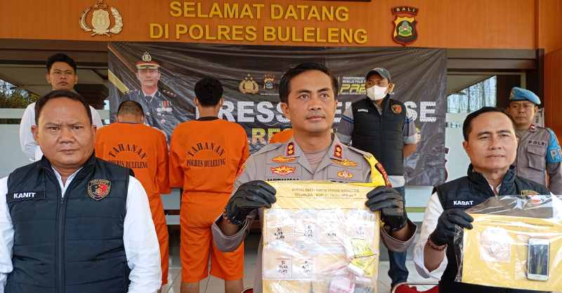SUDAH MENDEKATI ANGKA 100:  Polres Buleleng sudah menangkap sebanyak 71 orang yang berkaitan dengan kasus narkotika di Bali utara. Mereka merupakan pengedar dan pengguna.(francelino junior/radar bali)