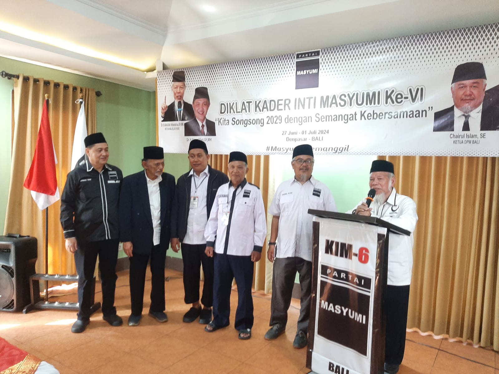ANTI NASAKOM: Ketua Majelis Syuro Partai Masyumi, Abdullah Hehamahua, SH, MM, yang juga mantan Komisioner KPK (di podium) saat membuka Diklat KIM di Hotel Alkifa Denpasar, Jumat 28 Juni 2024.
