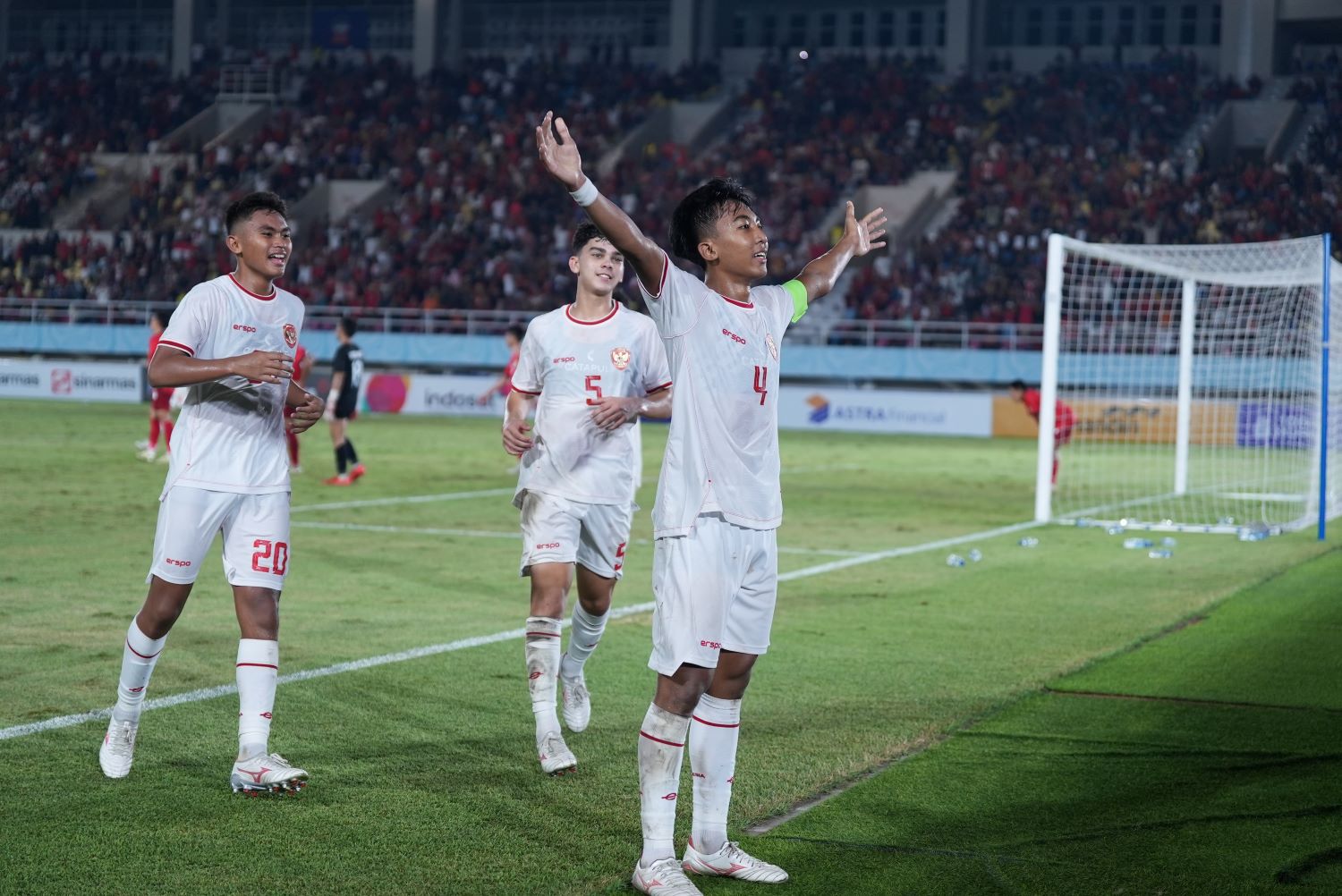 SELEBRASI: Kapten Timnas Indonesia U-16, I Putu Panji Apriawan kini menjadi bintang lapangan saat Timnas Indonesia U16 bantai Laos dengan skor telah 6-1.