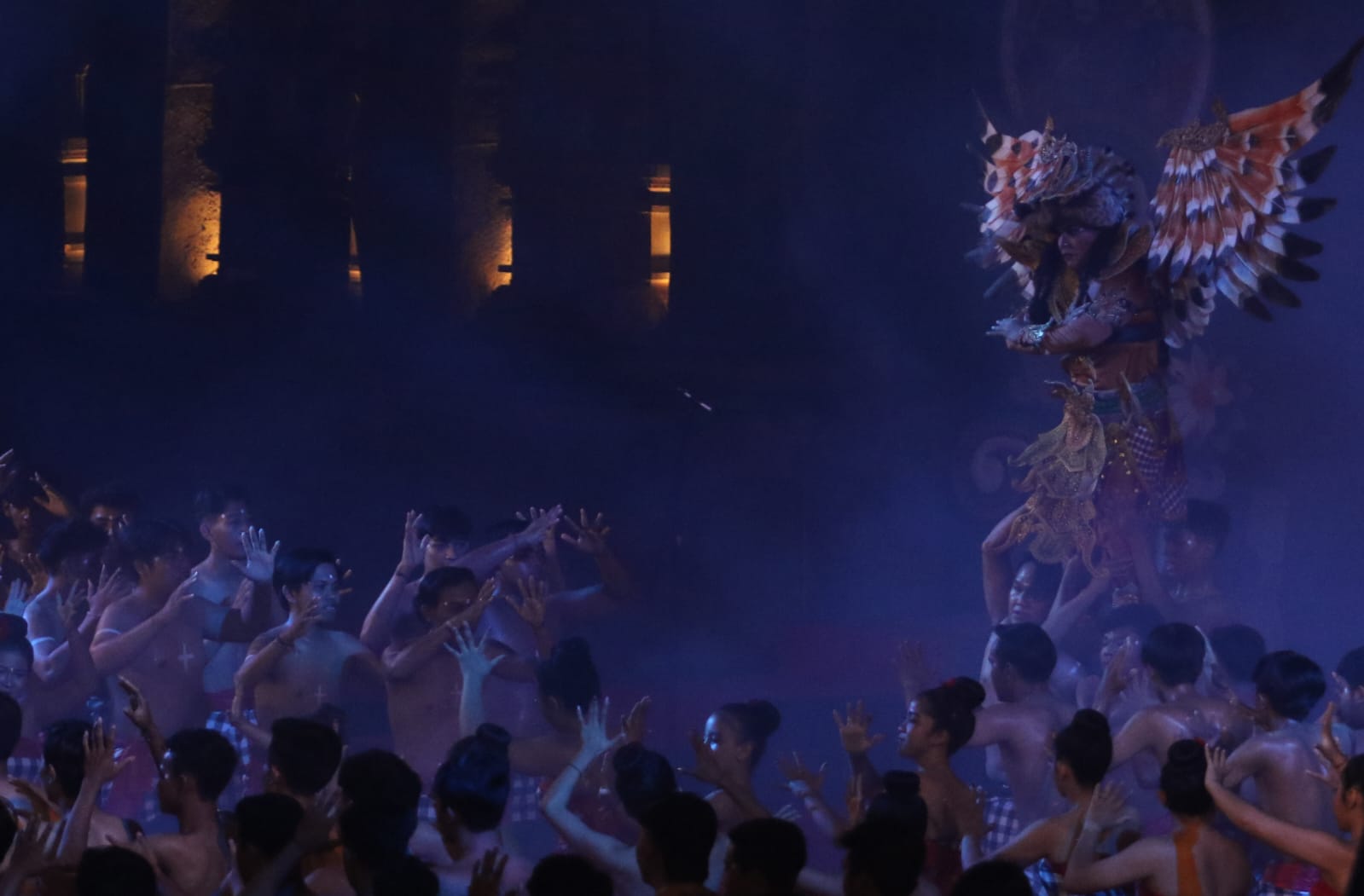 MEGAH: Pementasan Tari Kecak GWK di Panggung terbuka Ardha Candra Art Center Bali, Denpasar, Minggu (30/6/2024).