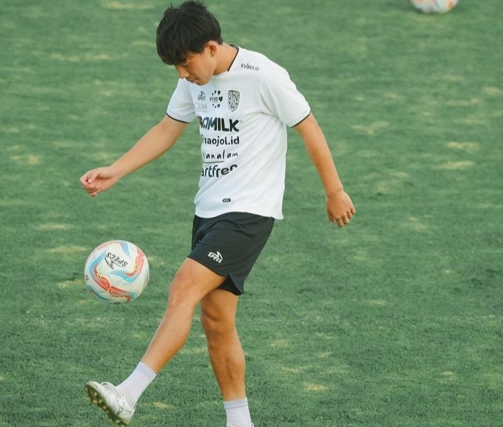 ANDALAN BARU: Mitsuru Maruoka saat mengikuti latihan perdana di TC Bali United, Pantai Purnama, Gianyar, Selasa (2/7/2024)