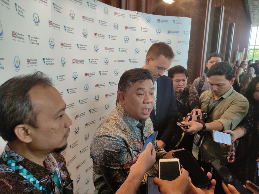 GOAP: Direktur Jenderal Pengelolaan Kelautan dan Ruang Laut KKP Indonesia, Victor Gustaaf Manoppo (tengah)  ditemui usai acara Global Ocean Accounts Partnership di Sanur, Rabu, 3 Juli 2024.