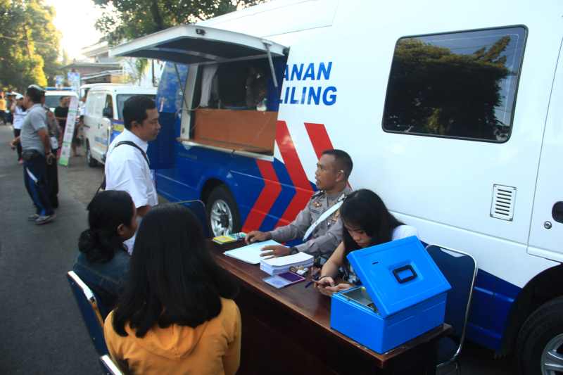 TAMBAH SYARAT BPJS KESEHATAN: Proses pengurusan SIM di Buleleng kini wajib melampirkan bukti aktifnya kepesertaan BPJS Kesehatan.(Istimewa)
