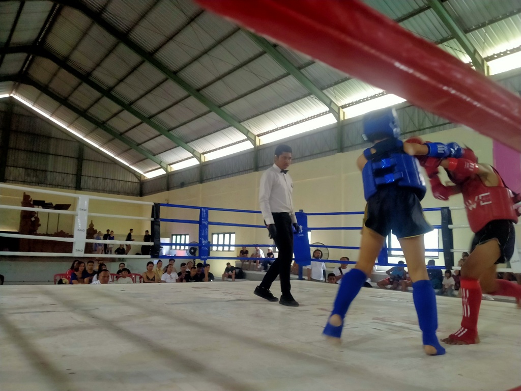 BERLAGA: Acara pembukaan yang mempertarungkan para atlet Muaythai berusia muda di gratis di GOR Tibubeneng, Canggu kemarin.