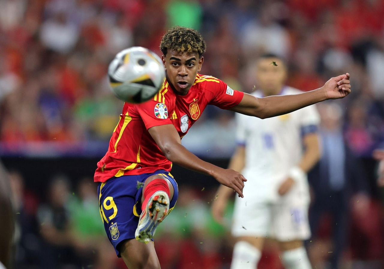 JADI BUAH BIBIR: Pemain muda Spanyol, Lamiel Yaman berhasil menjadi sorotan publik lantaran gol indahnya
