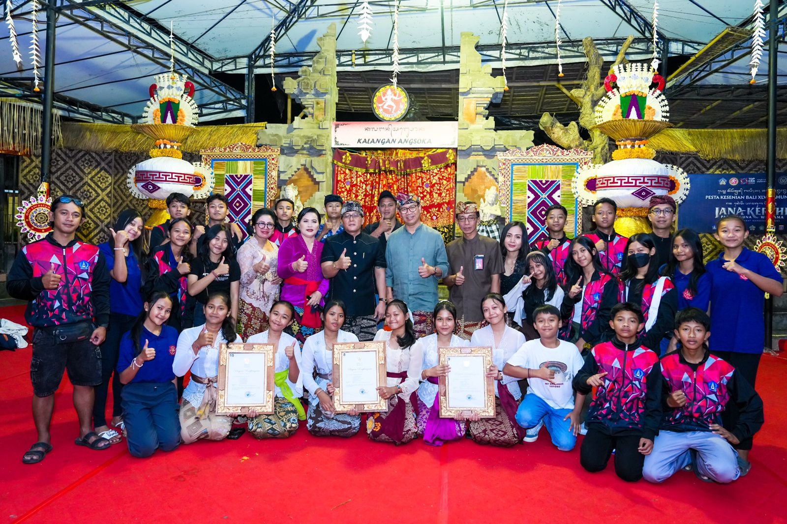 Bupati Badung I Nyoman Giri Prasta menghadiri penutupan PKB sekaligus menerima penghargaan sebagai Juara Umum PKB XLVI Tahun 2024 di Panggung Terbuka Ardha Candra Art Centre, Denpasar, Sabtu (13/7).