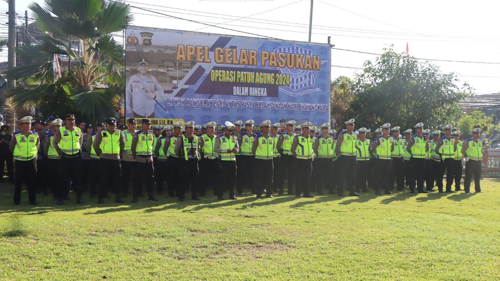APEL: Kegiatan Apel kesiapan Ops Patuh Agung 2024 di halaman depan Polresta Denpasar.