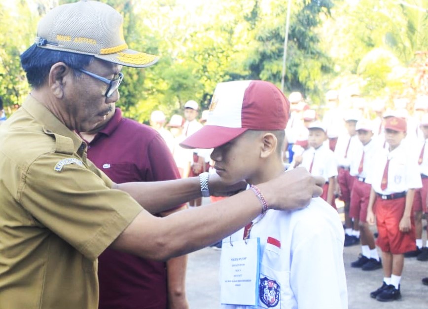 BERUSAHA OPTIMAL : Kepala Disdikpora Buleleng, Made Astika.(Istimewa)