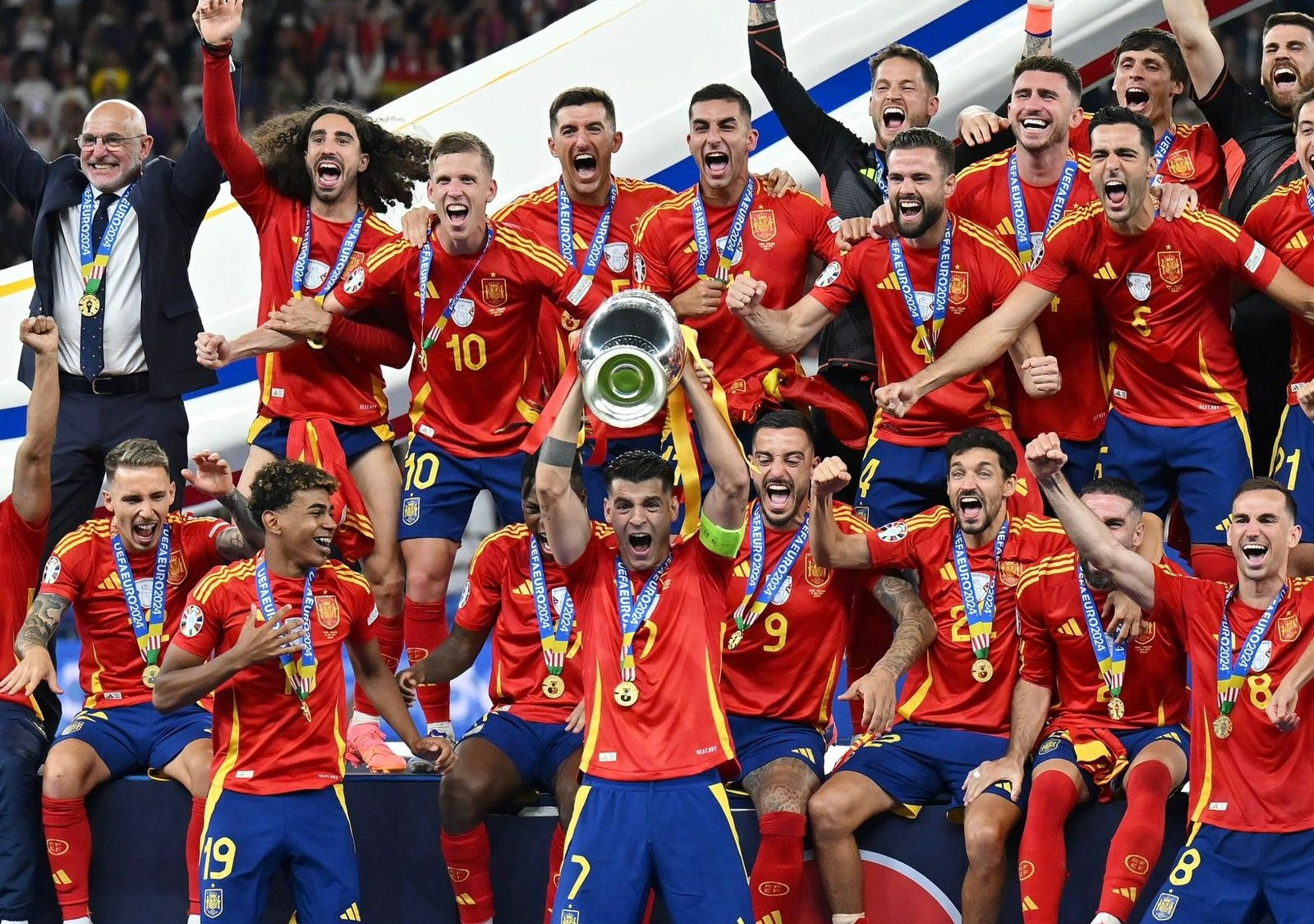 PESTA PORA: Timnas Spanyol berselebrasi merayakan kemenangan merengkuh juara Euoro 2024 di Berlin Jerman Senin pagi 15 Juli 2024.