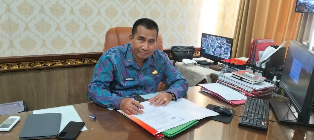TEMUAN: Inspektur Provinsi Bali, Wayan Sugiada temukan adanya pungutan di SMAN 4 Denpasar.