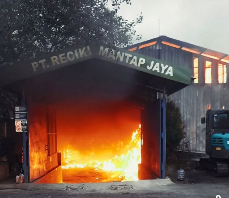 TERBAKAR: TPST Samtaku Jimbaran, Kuta Selatan mengalami kebakaran, Rabu, 17 Juli 2024.