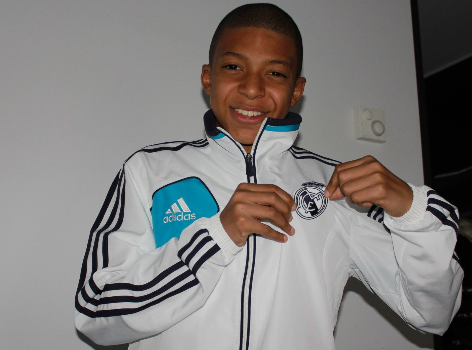 KELUARGA MADRID: Kylian Mbappe resmi bergabung Real Madrid dengan ekspektasi tinggi