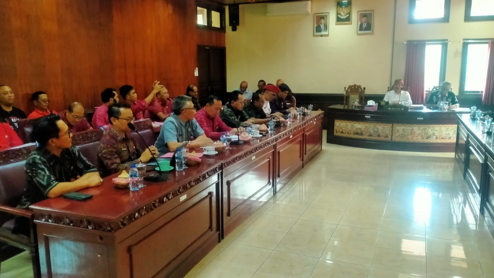 Suasana rapat DPRD Tabanan dengan TPAD Pemkab Tabanan.