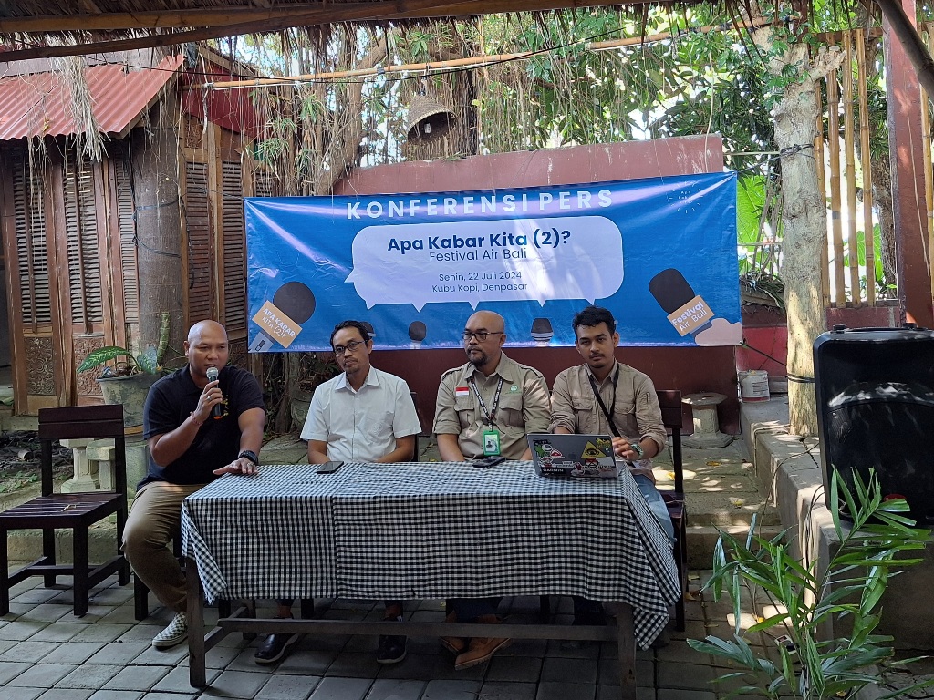 MASALAH AIR: IDEP Foundation paparkan masalah lingkungan dan pengelolaan sumber daya air,  Senin 22 Juli 2024  di Kubu Kopi Denpasar.