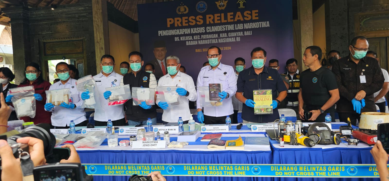 JARINGAN INTERNASIONAL: BNN saat mengungkap pabrik narkoba Clandestine Laboratory oleh sarjana kimia asal Filipina Diego Alejandro