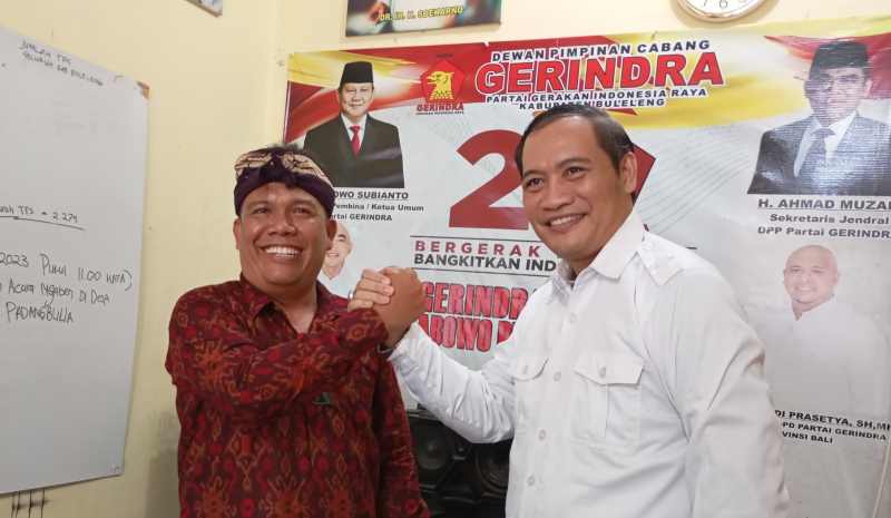 KE GERINDRA : KDR (kemeja putih) resmi bergabung dengan Gerindra.(francelino junior/radar bali).