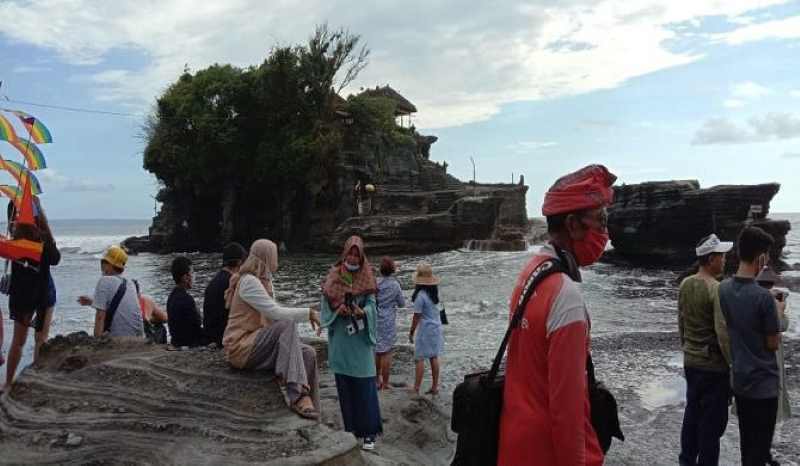 SALAH SATU ANDALAN TABANAN : Tanah Lot, di Desa Beraban,Kecamatan Kediri. Kediri termasuk kecamatan yang tinggi penjualan tanahnya untuk fasilitas pariwisata.(dok.radar bali)