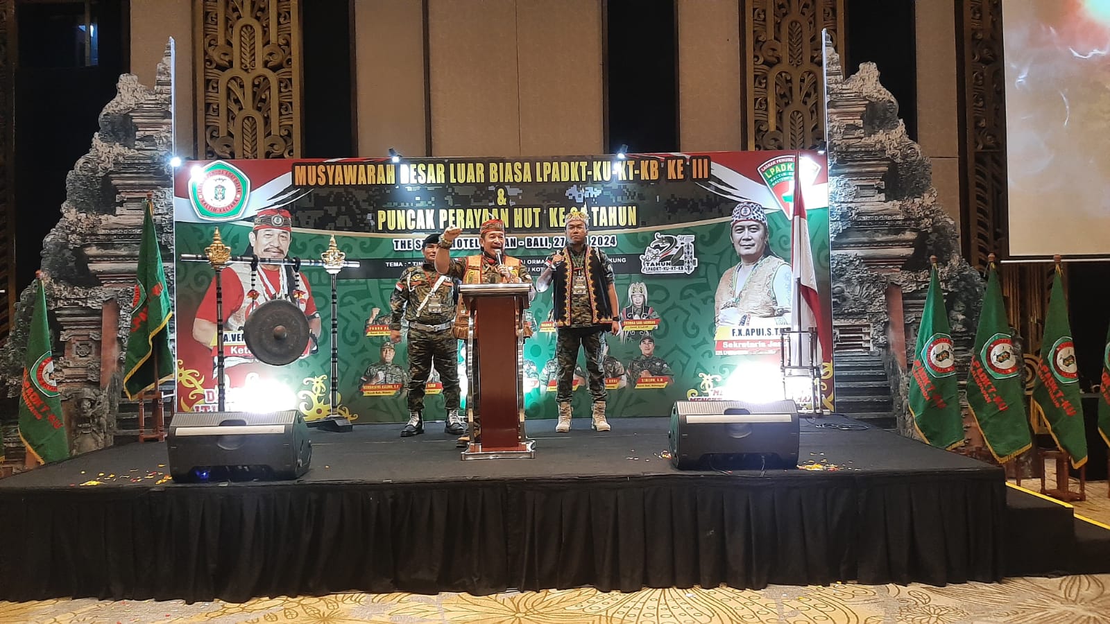 HARU: Ketua Umum Laskar Pemuda Adat Dayak Kalimantan Timur &ndash; Kalimantan Utara (LPADKT-KU) A Vendy Meru, saat sambutan di Stones Hotel Kuta, 27 Juli 2024