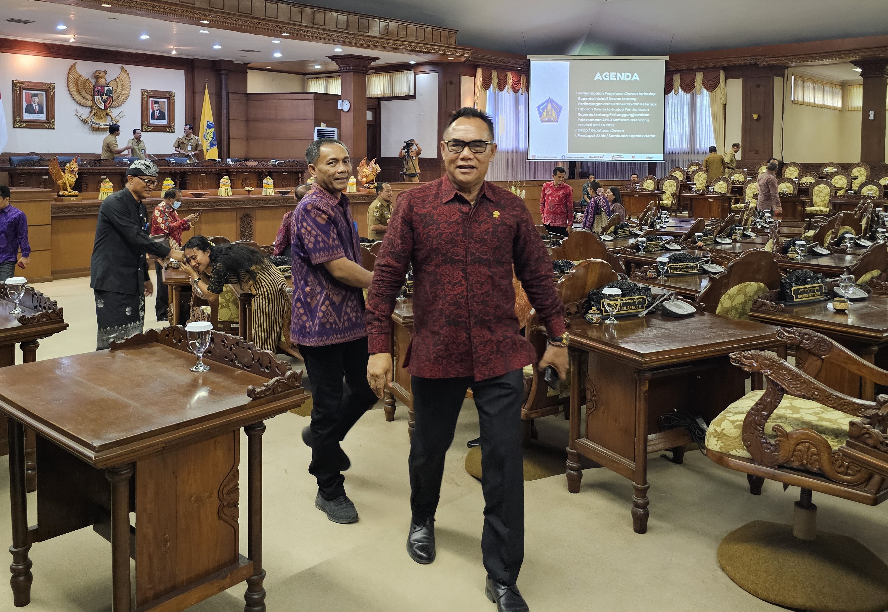 SAMPAI JADI: Ketua DPRD Bali I Nyoman Adi Wiryatama  usulkan sopir, CS dan penjaga Pemprov Bali diangkat jadi PPPK di rapat paripurna